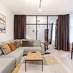 Luxury Presidential Suite In The Absolute Center